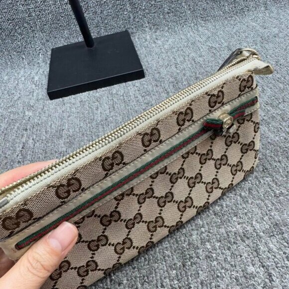 Gucci GG Leather Wristlet Bag 173-020425 - Picture 4 of 10